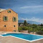 Villa Estrellas Luxury Villas *