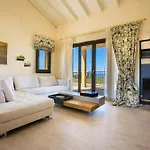 Estrellas Luxury Villa