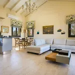 Estrellas Luxury * Свороната